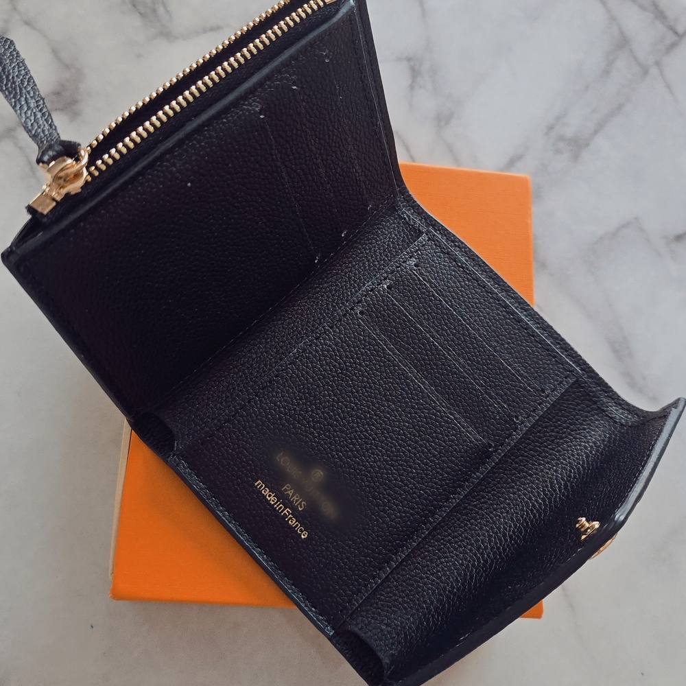 Elegant Black Embossed Wallet - Picture 2 of 3